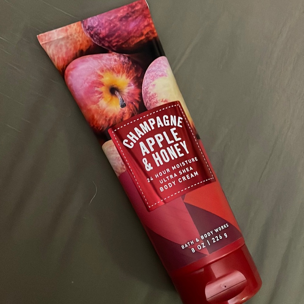 Champagne apple and honey 24 hour moisture ultra Shay body cream by B&BW